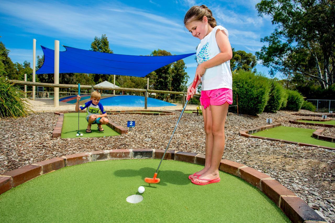 Big4 Deniliquin Holiday Park Exterior foto